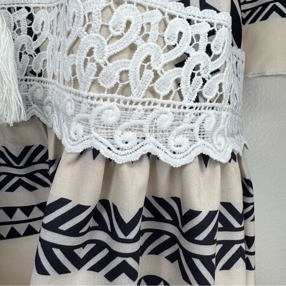 NWT Boho Cream and Black Dress with Lace Details V-neck Long Bell Sleeve SzM - Picture 3 of 16